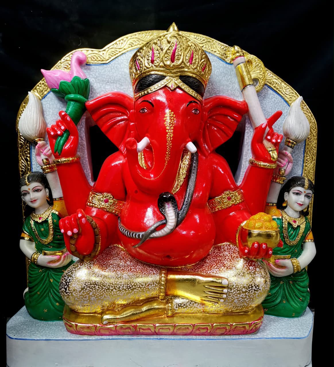 Kesariya Siddhivinayak with Riddhi & Siddhi